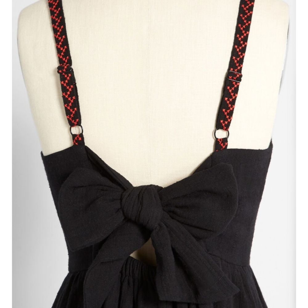 Modcloth black red embroidered tie back dress - Picture 3 of 6